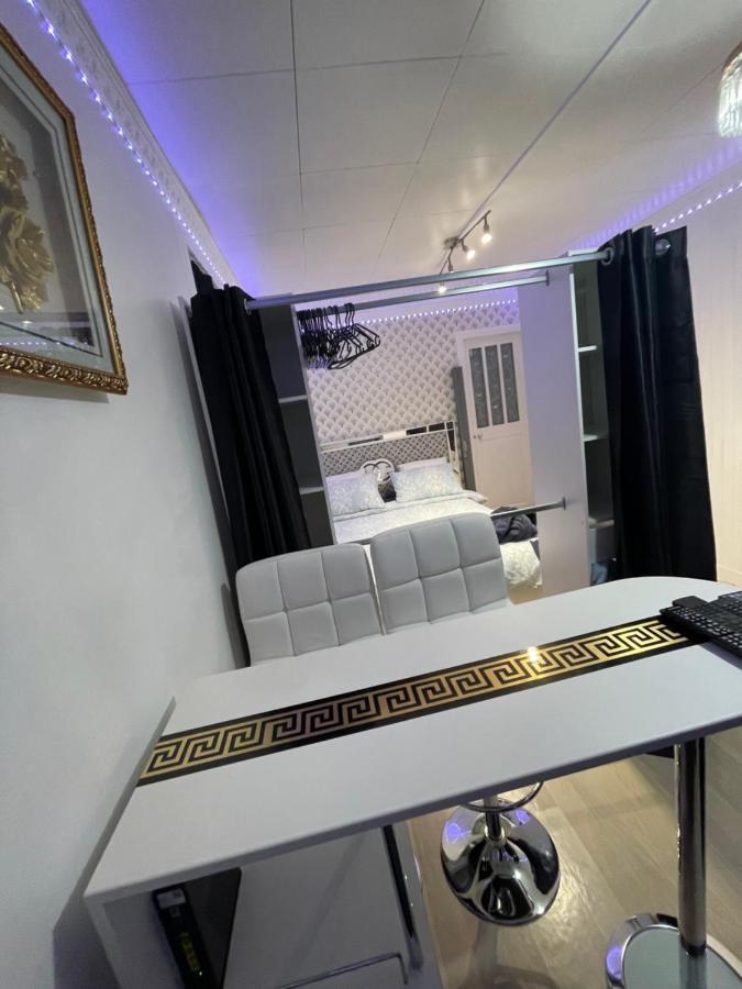 Montmagny Jolie Petite Maison Avec Un Grand Jardin מראה חיצוני תמונה