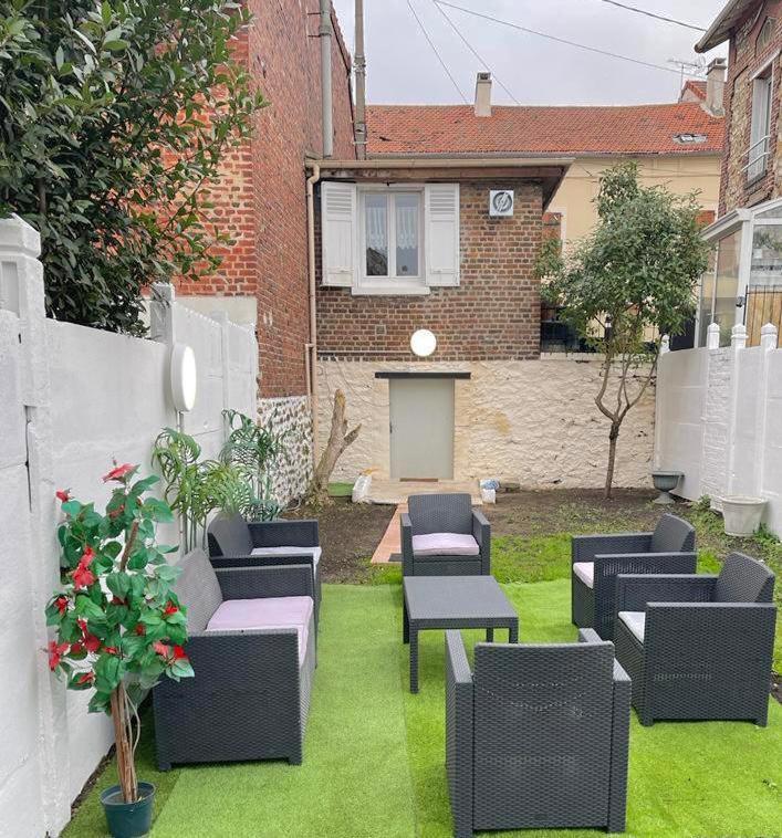 Montmagny Jolie Petite Maison Avec Un Grand Jardin מראה חיצוני תמונה